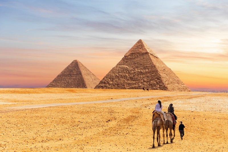 Giza: Maravillas Antiguas y la Grandeza de las Pirámides